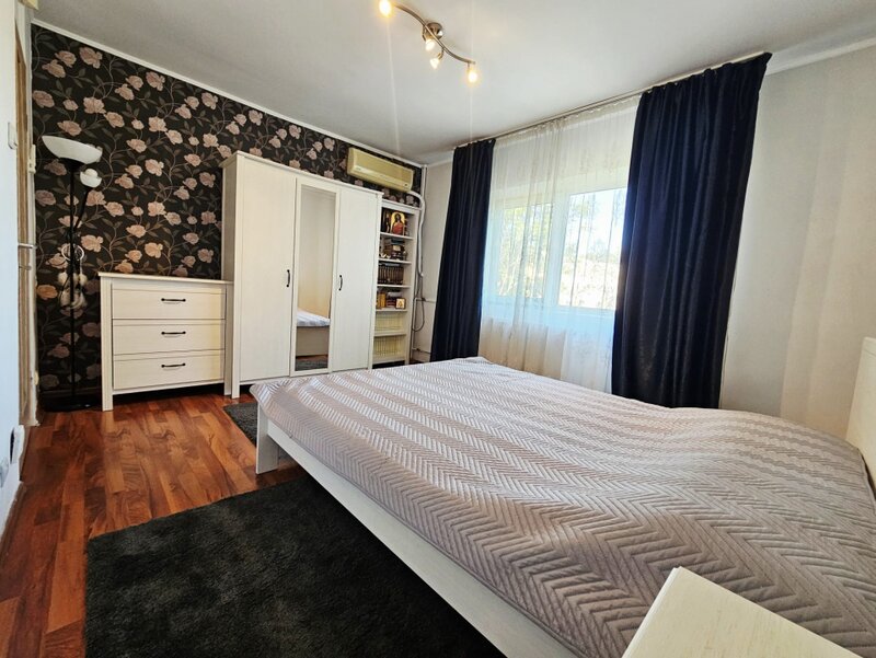 Vicina, Petre Ispirescu, vanzare 2 camere, 57 mp, decomandat, etaj 2/4.