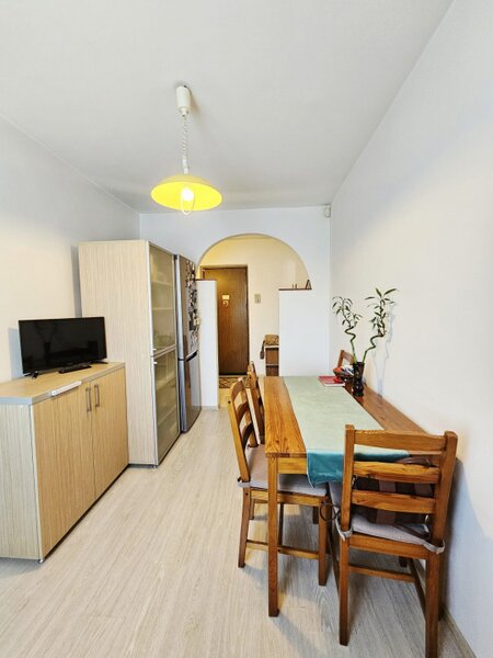 Vicina, Petre Ispirescu, vanzare 2 camere, 57 mp, decomandat, etaj 2/4.